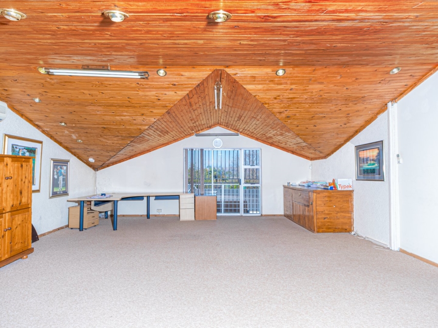 6 Bedroom Property for Sale in Schoemansville North West